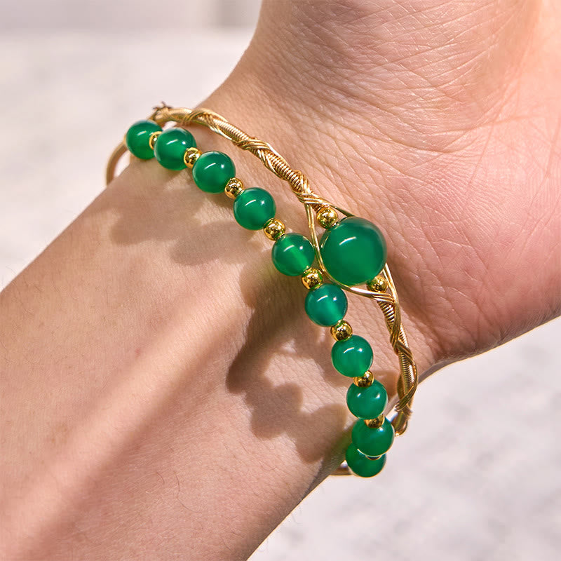 Brazalete de metal con Buddha Stones , cobre chapado en oro de 14 quilates, ágata verde natural