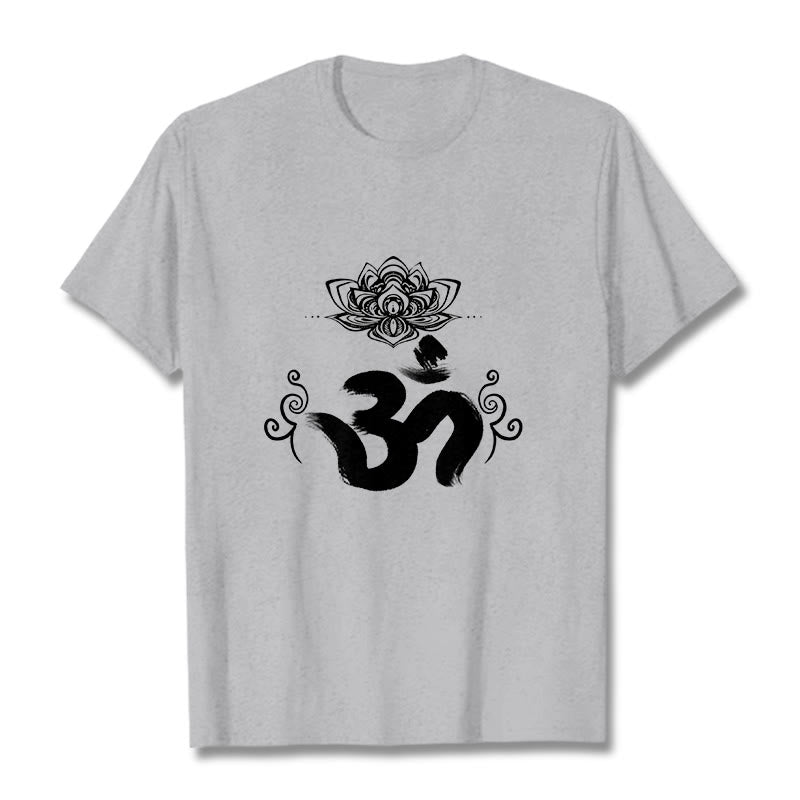 Camiseta floral sánscrita con símbolo Om de Buddha Stones - Gris claro - 2XL - image 10
