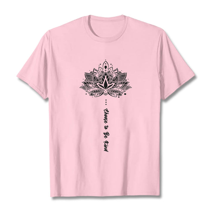 Camiseta con flores geométricas "Elegir ser amable" de Buddha Stones - Rosa claro - 2XL - image 13