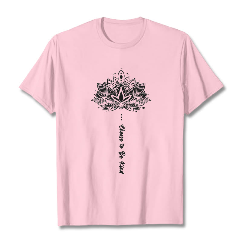 Camiseta con flores geométricas "Elegir ser amable" de Buddha Stones - rosa claro - 2XL - image 12