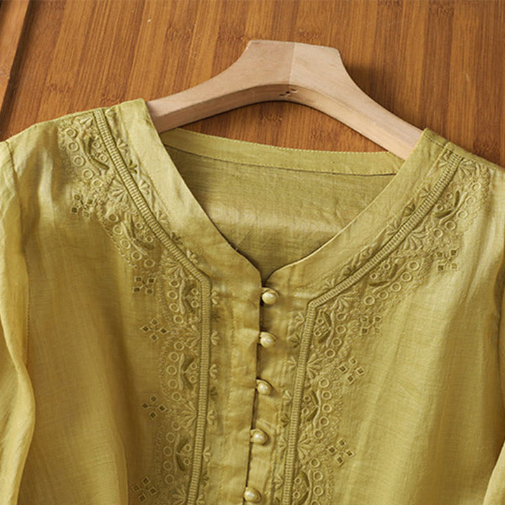 Camisa informal de poliéster con cuello en V y media manga con botones de rana y bordado de Buddha Stones para mujer - image 14