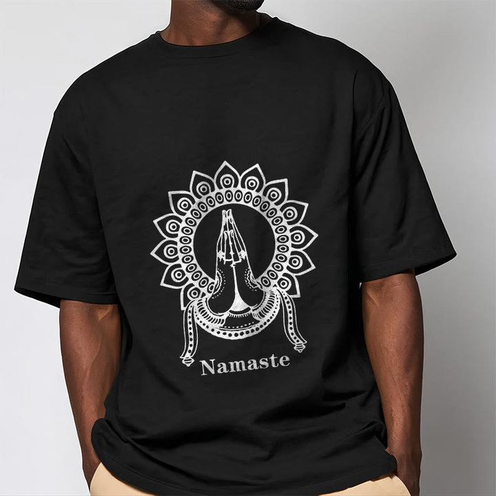 Camiseta con estampado de mandala y gesto de Namaste con Buddha Stones - image 1