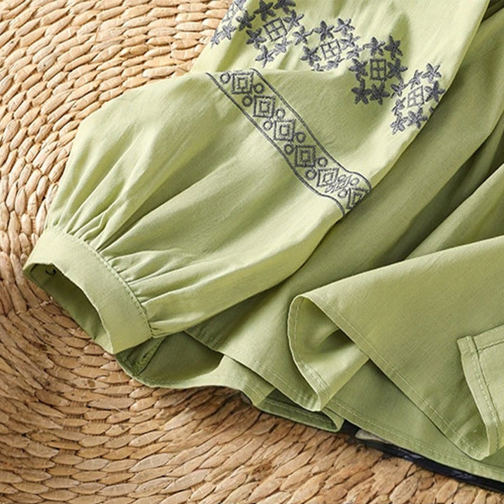 Camisa de algodón para mujer con mangas largas tipo farol y botones plisados ​​con bordado de Buddha Stones - image 25