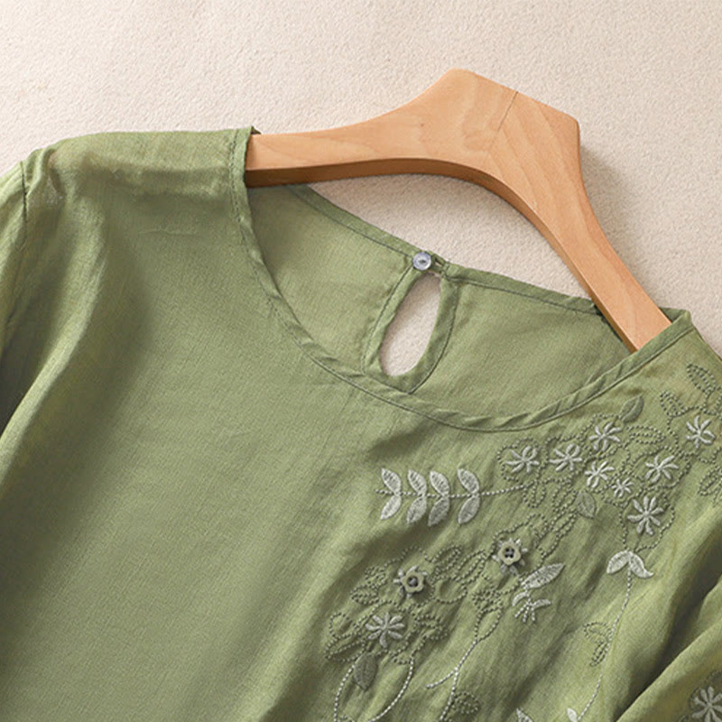 Camiseta de algodón y lino de media manga para mujer con bordado floral de Buddha Stones y dobladillo con abertura - image 2