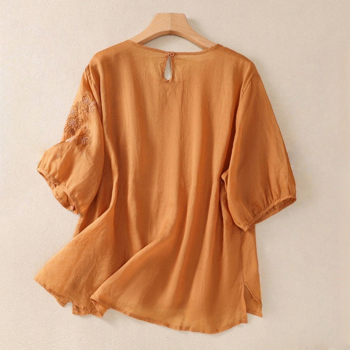 Camiseta de algodón y lino de media manga para mujer con bordado floral de Buddha Stones y dobladillo con abertura - image 10