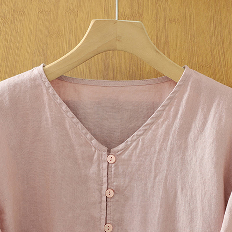 Camisa de mujer con cuello en V, media manga y botones lisos de Buddha Stones - image 2