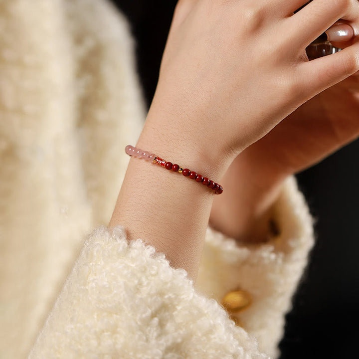 Pulsera de bendición de peces koi de la suerte con cuarzo fresa y cristal rosa cinabrio natural de Buddha Stones - image 12