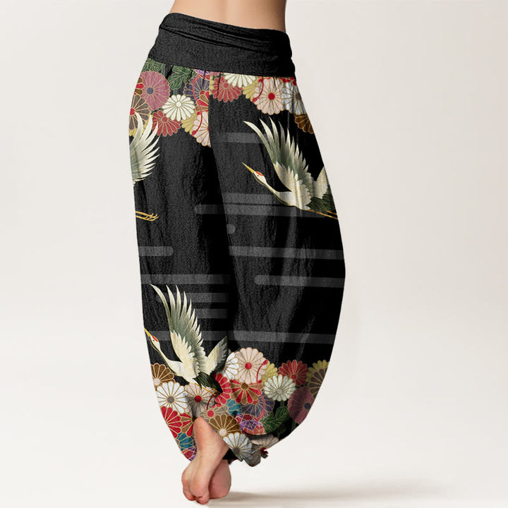 Pantalones bombachos de cintura elástica para mujer, de algodón, estilo informal, con estampado de grullas y crisantemos , de Buddha Stones. - image 2