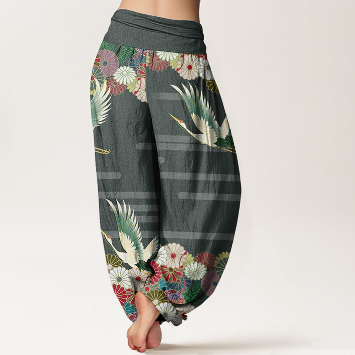 Pantalones bombachos de cintura elástica para mujer, de algodón, estilo informal, con estampado de grullas y crisantemos , de Buddha Stones. - image 6