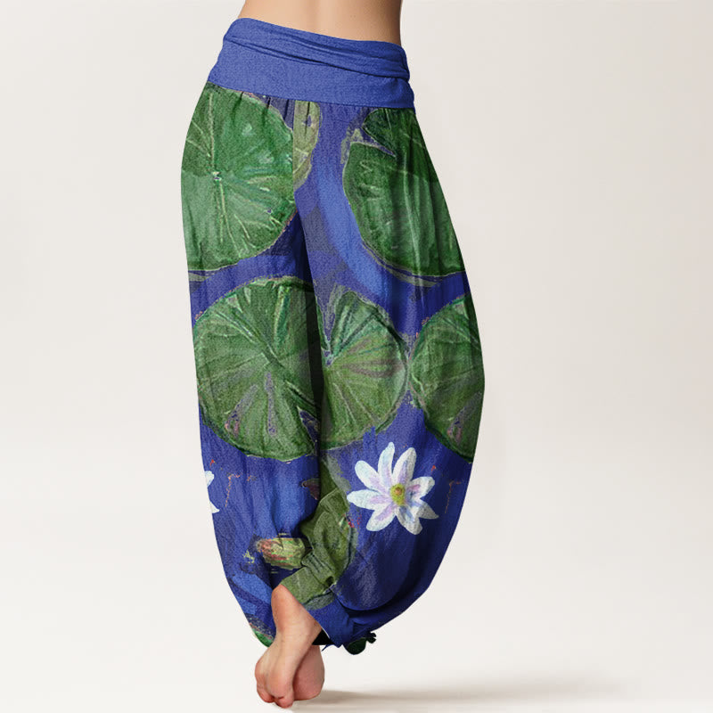 Pantalones bombachos de mujer de algodón informal con estampado de hojas de loto verdes y flores blancas de Buddha Stones - image 1