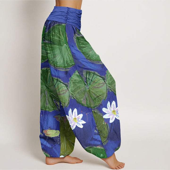 Pantalones bombachos de mujer de algodón informal con estampado de hojas de loto verdes y flores blancas de Buddha Stones - image 2