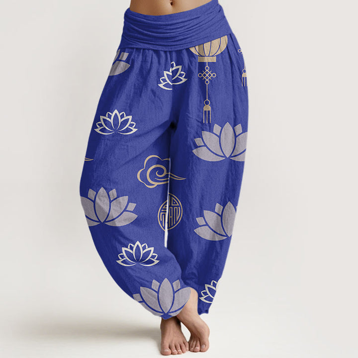 Pantalones tipo harem para mujer, de Buddha Stones , estilo informal, con estampado de flores de loto, farolillos y nubes. - Azul pizarra - US22，UK/AU26，EU54 (6XL) - image 4