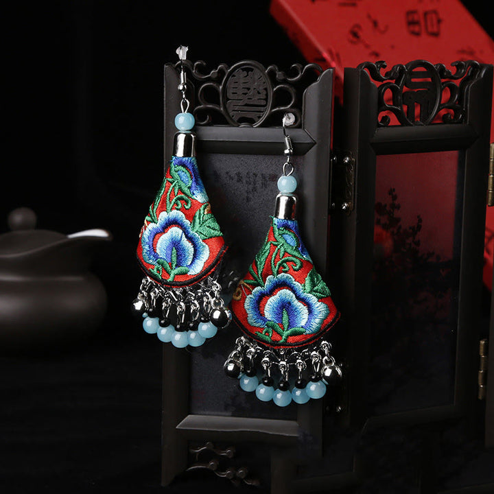 Pendientes de armonía floral con bordado Yi de Buddha Stones hechos a mano - Flor roja y azul (postes de aleación) - image 2