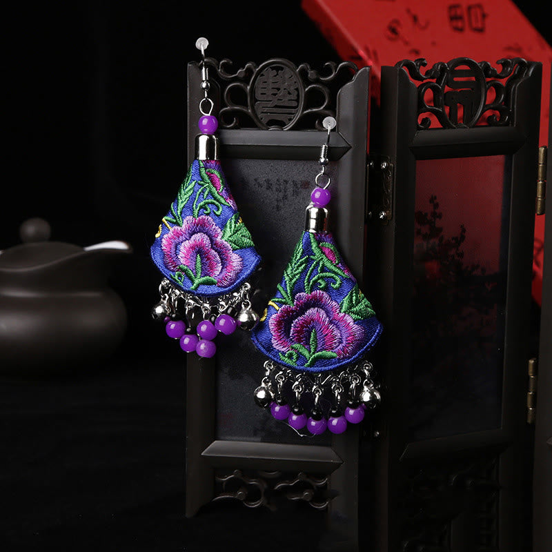 Pendientes de armonía floral con bordado Yi de Buddha Stones hechos a mano - Flor azul y morada (postes de aleación) - image 3