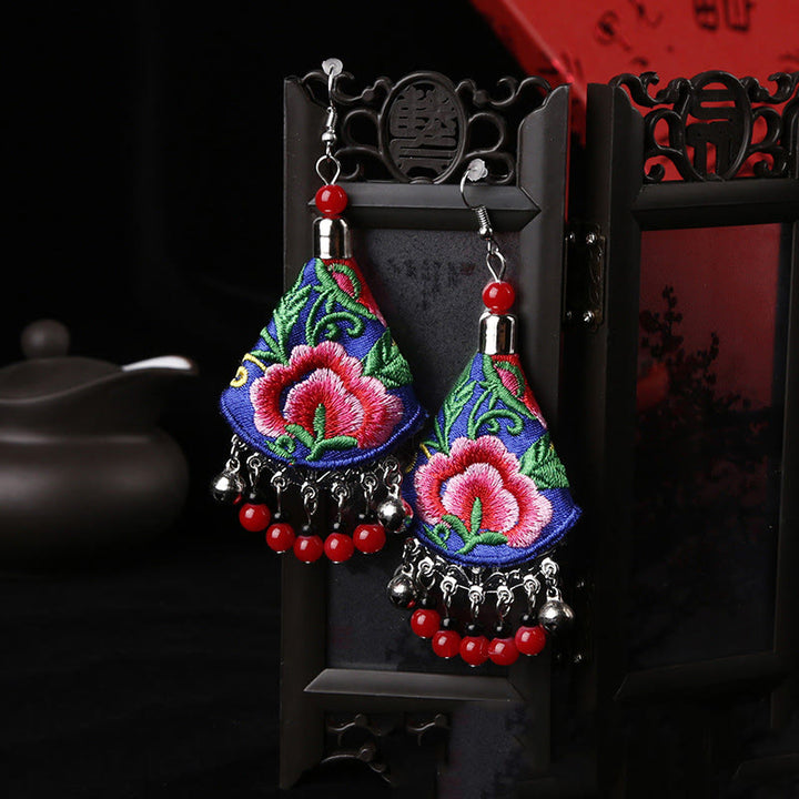 Pendientes de armonía floral con bordado Yi de Buddha Stones hechos a mano - Flor azul y roja (postes de aleación) - image 7