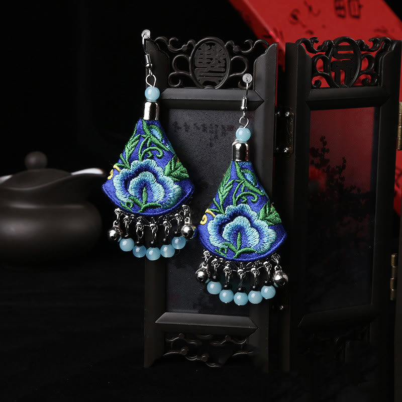 Pendientes de armonía floral con bordado Yi de Buddha Stones hechos a mano - Flor azul y azul (postes de aleación) - image 1