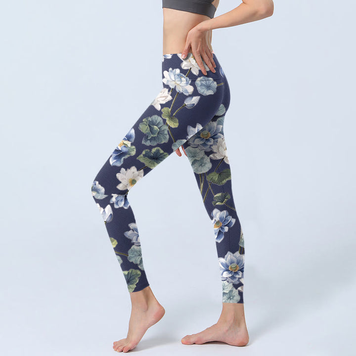 Leggings de yoga para mujer con estampado de pintura al óleo de flores de loto azules y blancas y Buddha Stones - image 3