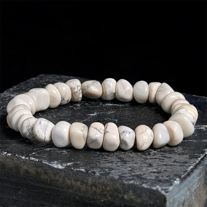 Pulsera de coraje con bloques irregulares de turquesa blanca y Buddha Stones