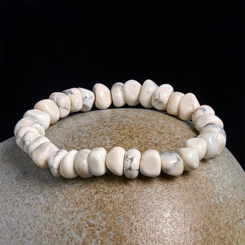 Pulsera de coraje con bloques irregulares de turquesa blanca y Buddha Stones