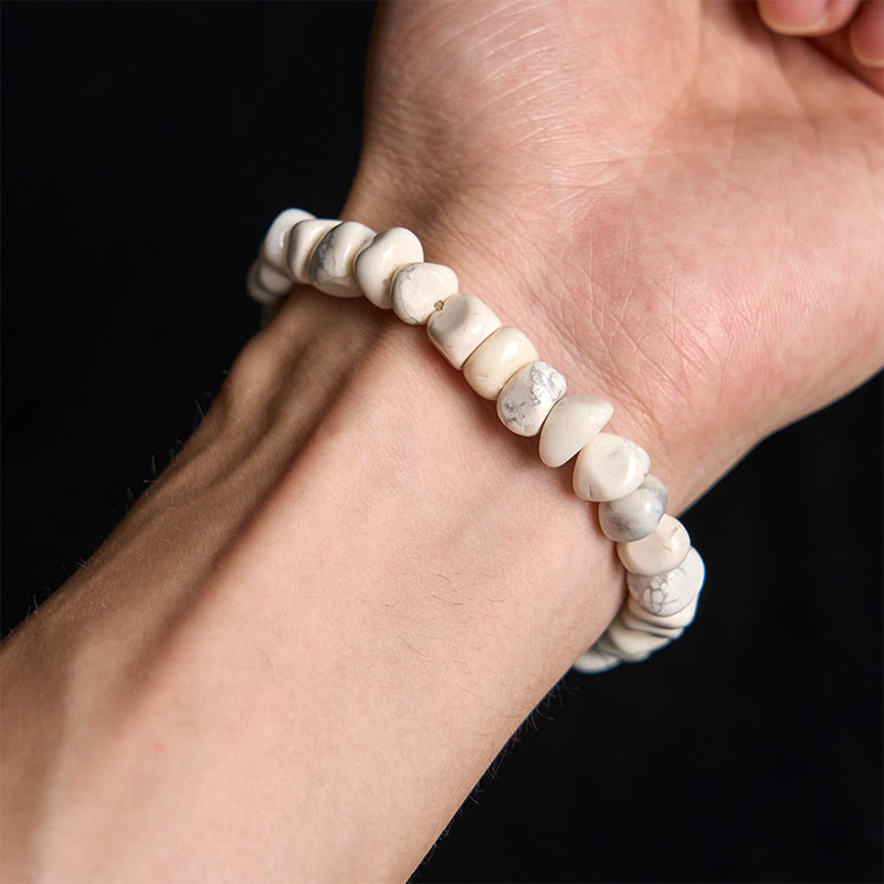 Pulsera de coraje con bloques irregulares de turquesa blanca y Buddha Stones