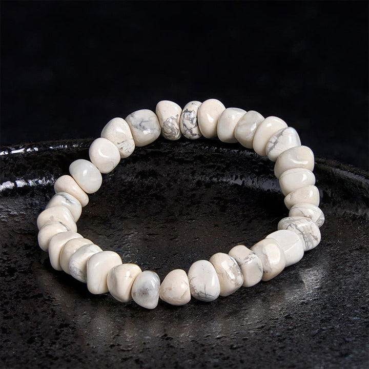Pulsera de coraje con bloques irregulares de turquesa blanca y Buddha Stones