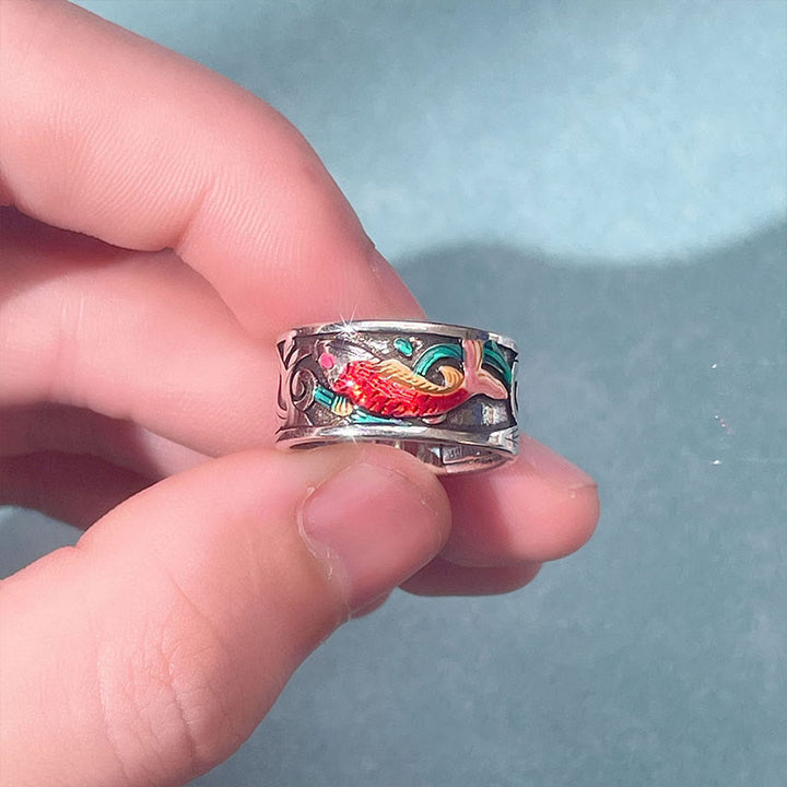 Anillo del Éxito con Pez Koi Esmaltado Azul y Piedras de Buda y Sutra del Corazón