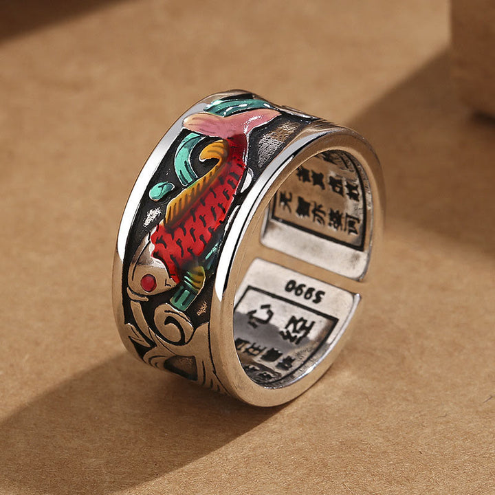Anillo del Éxito con Pez Koi Esmaltado Azul y Piedras de Buda y Sutra del Corazón
