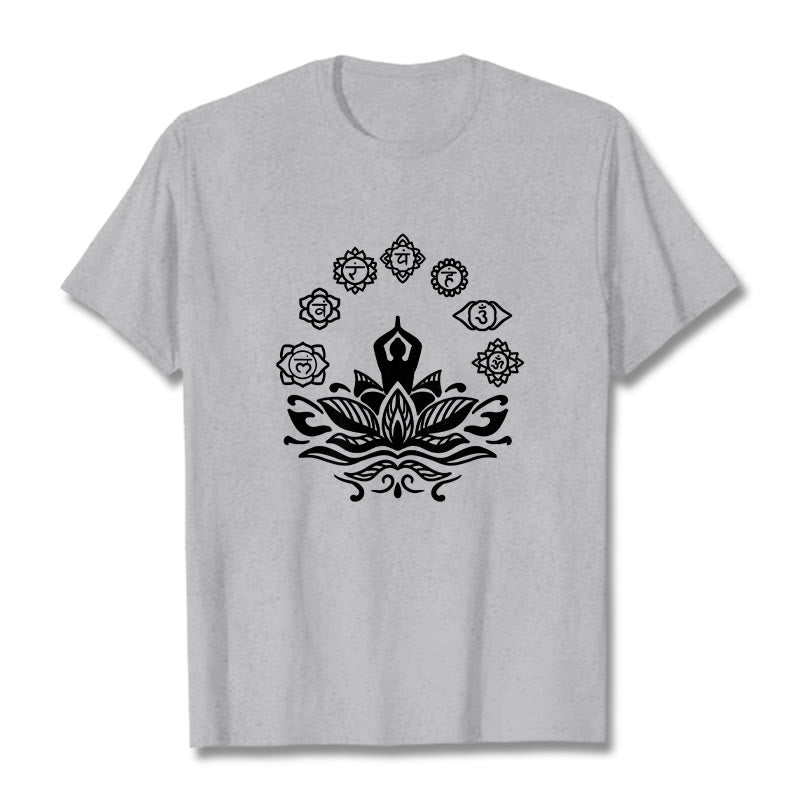 Camiseta de algodón con diseño de Buddha Stones meditando, flor de loto y siete chakras - Gris claro - 2XL - image 20