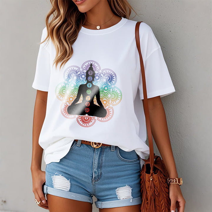 Camiseta de algodón con estampado de mandala colorido y figura meditativa de Buddha Stones - image 8