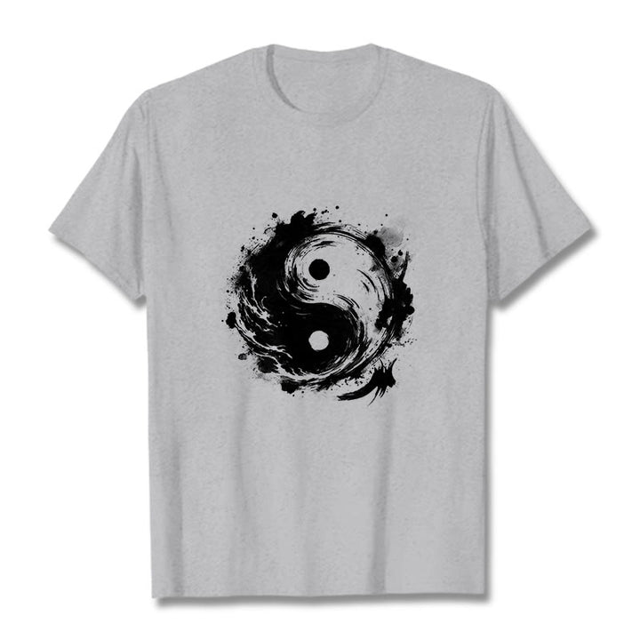 Camiseta con diseño de equilibrio y yin y yang con tinta de Buddha Stones - Gris claro - 2XL - image 20