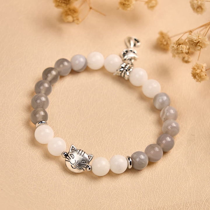 Pulsera de soporte de calcedonia y ágata rayada gris con diseño de gato de trapo de Buddha Stones - image 4