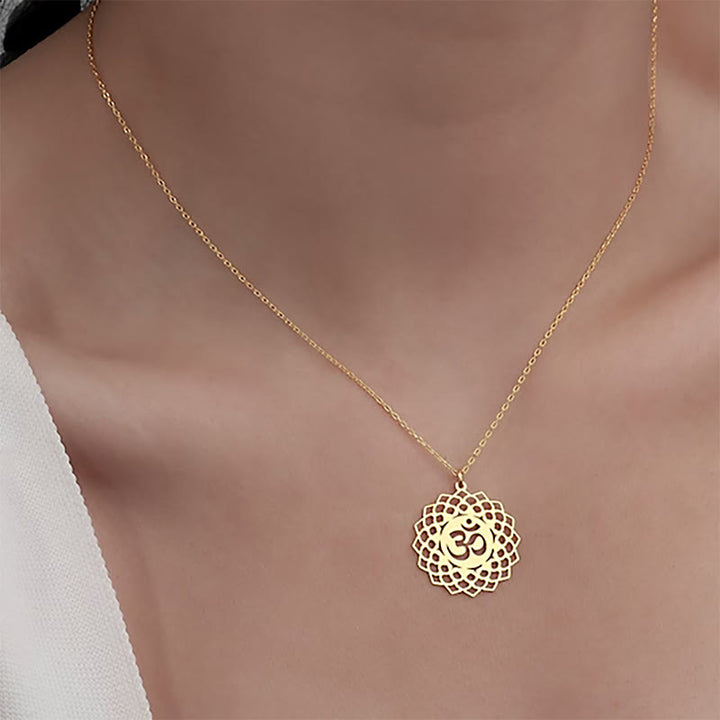 Collar con colgante de acero inoxidable con símbolo Om y diseño de loto hueco de Buddha Stones - image 5