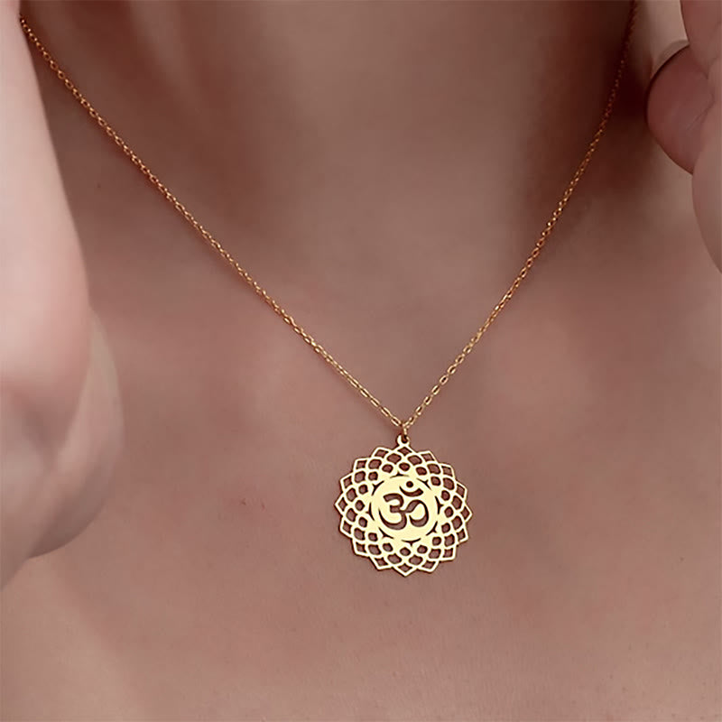 Collar con colgante de acero inoxidable con símbolo Om y diseño de loto hueco de Buddha Stones - image 3