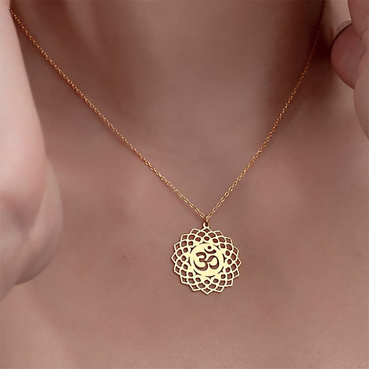 Collar con colgante de acero inoxidable con símbolo Om y diseño de loto hueco de Buddha Stones - image 3