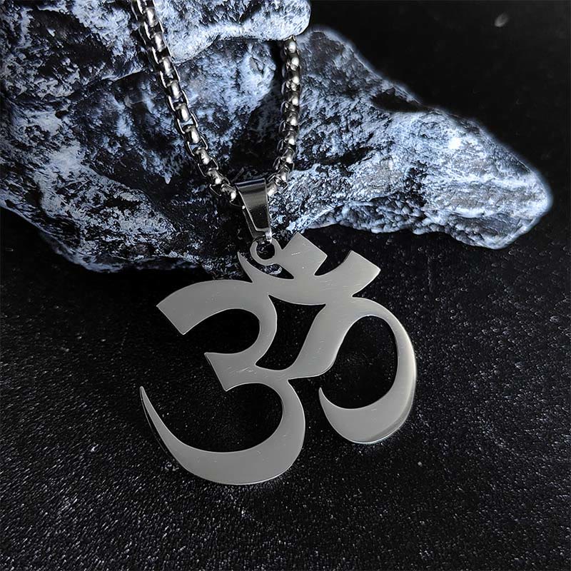 Buddha Stones Colgante de acero inoxidable con símbolo Om y mantra - Plata - image 2