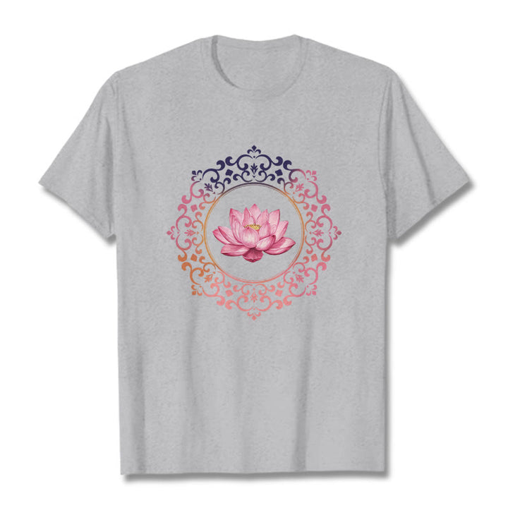 Camiseta de algodón con estampado de loto rosa y mandala de Buddha Stones - Gris claro - 2XL - image 19