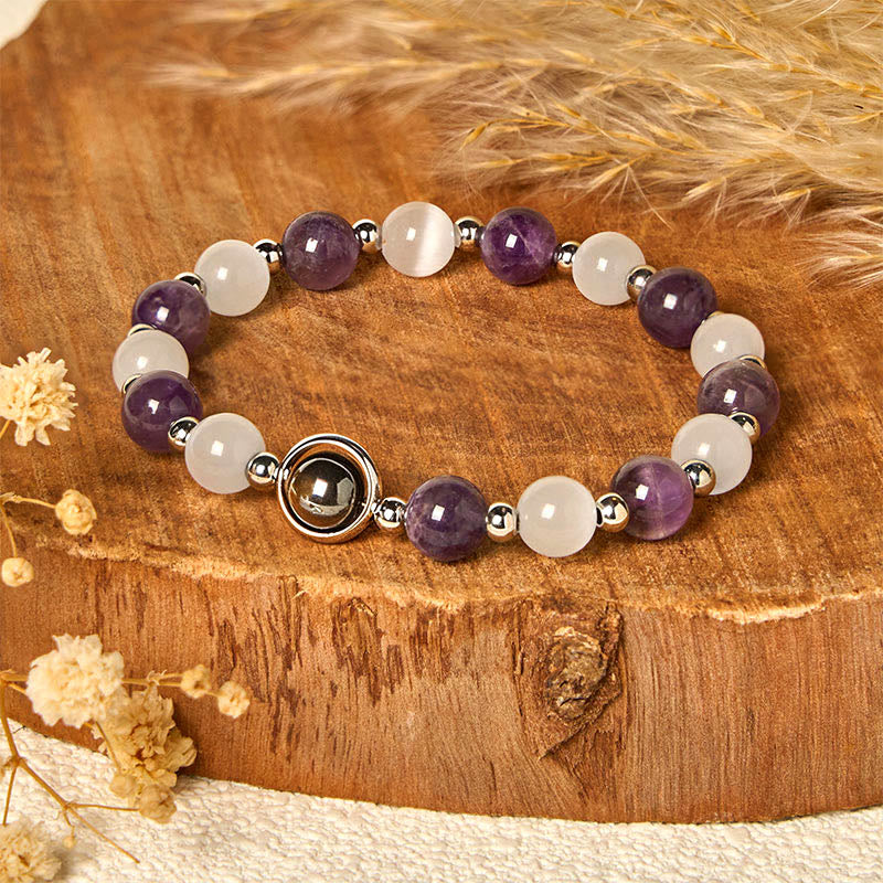 Pulsera de equilibrio con cuentas de ojo de gato blancas y amatista natural de Buddha Stones - image 1