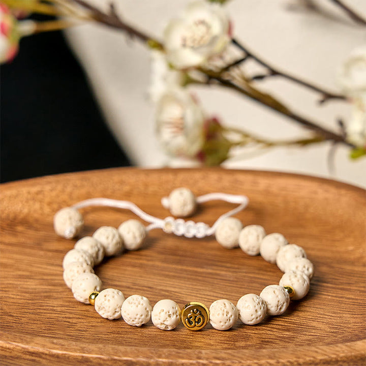 Pulsera de piedra de lava blanca con símbolo Om y Buddha Stones para la calma y la curación - Roca de lava blanca (circunferencia de la muñeca: 15-21 cm) - image 0