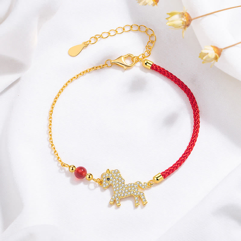 Pulsera de hilo rojo con Buddha Stones , bañada en oro de 18 quilates y plata de ley 925. - Caballo (circunferencia de muñeca 14-18 cm) - image 0