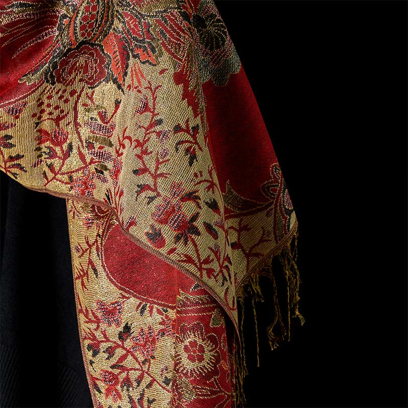 Bufanda chal suave con borlas y diseño de flores rojas de primavera y vides con piedras de Buddha Stones - image 10