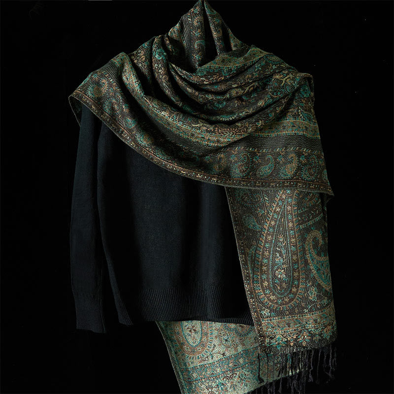 Bufanda tipo chal acogedora con borla, estampado geométrico de rayas y flores de anacardo en verde primavera de Buddha Stones - image 1