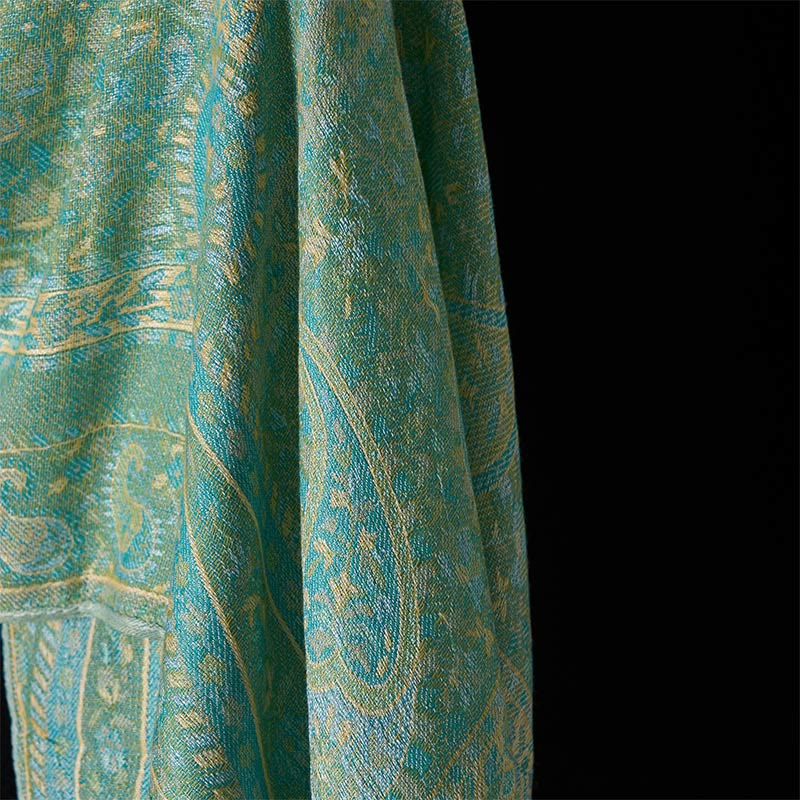 Bufanda tipo chal acogedora con borla, estampado geométrico de rayas y flores de anacardo en verde primavera de Buddha Stones - image 11