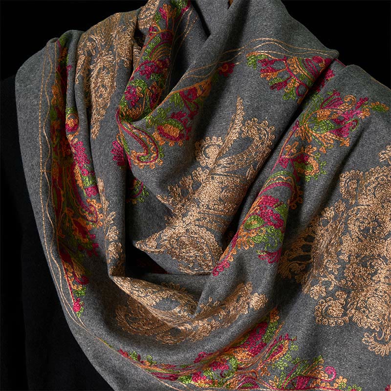 Bufanda chal acogedora con borlas y diseño de flores de vides coloridas de invierno con Buddha Stones - image 3