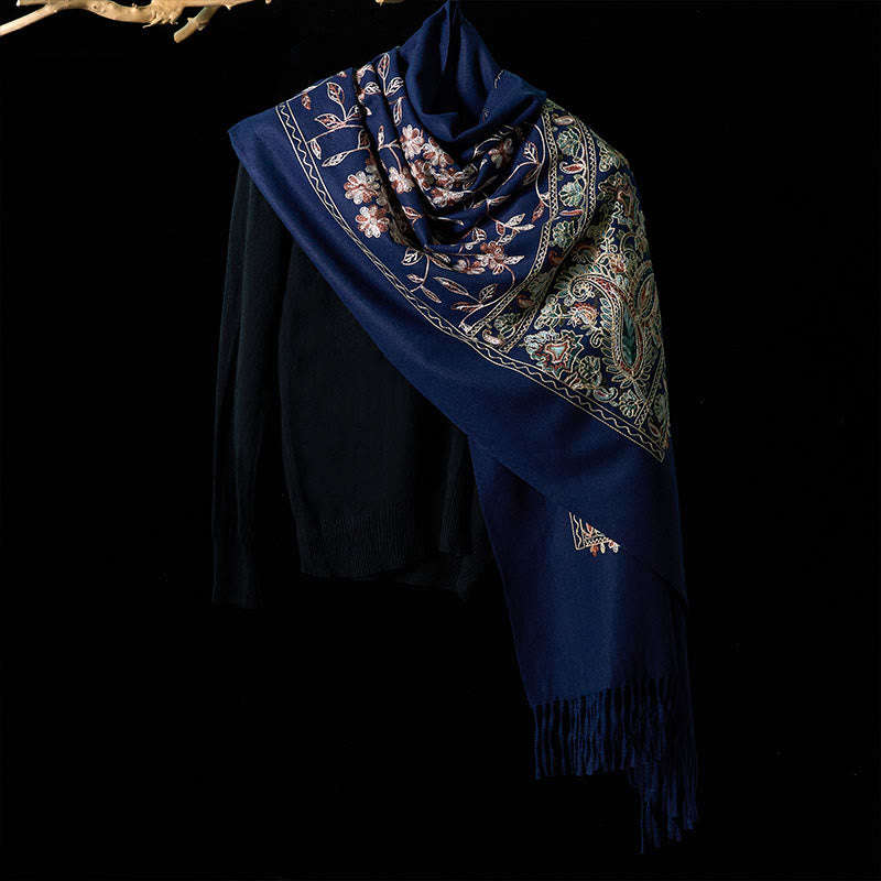 Bufanda chal acogedor con borlas y diseño de flores de anacardo en color marrón y beige de Buddha Stones para invierno - image 1