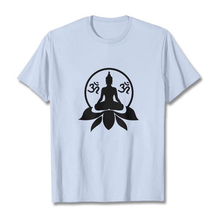 Camiseta con diseño de Buda sentado sobre una flor de loto, símbolo OM, mantras sánscritos y Buddha Stones de Buda - Cian claro - 2XL - image 10