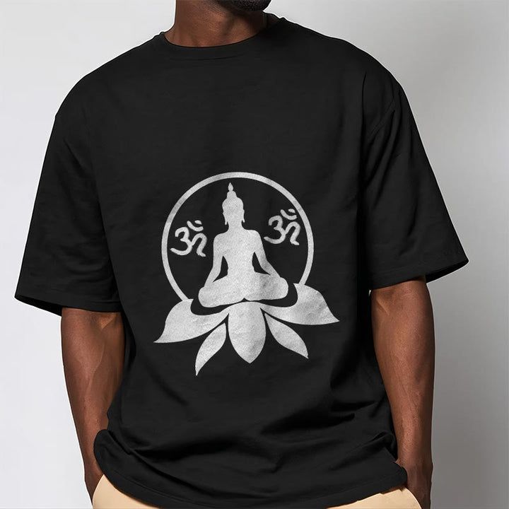 Camiseta con diseño de Buda sentado sobre una flor de loto, símbolo OM, mantras sánscritos y Buddha Stones de Buda - image 7