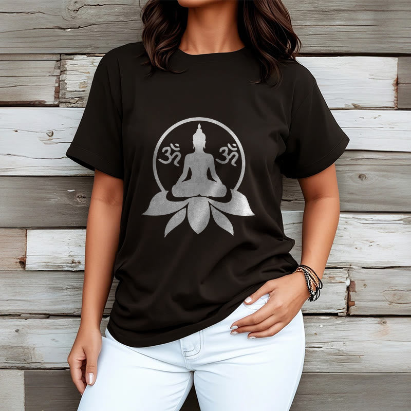 Camiseta con diseño de Buda sentado sobre una flor de loto, símbolo OM, mantras sánscritos y Buddha Stones de Buda - image 9