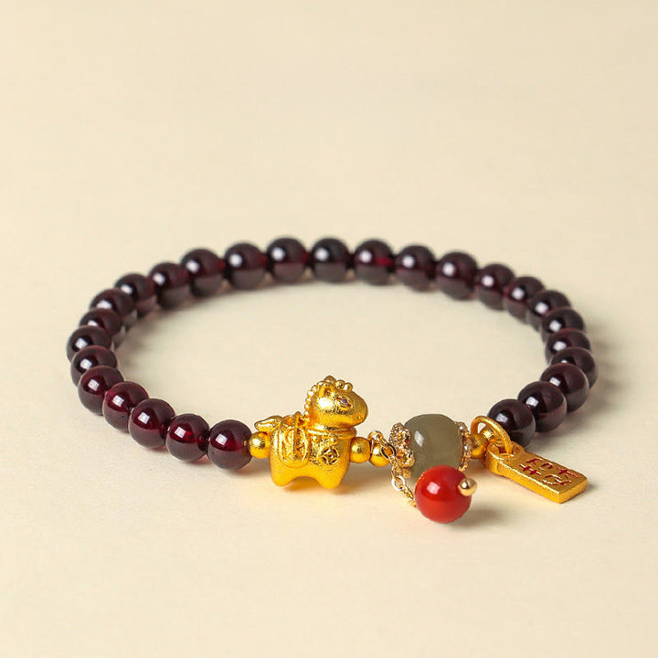 Pulsera de protección con amuleto de la suerte y la fortuna con Buddha Stones , año del caballo, granate y personaje Fu - Caballo recibe dinero (circunferencia de la muñeca: 16-17 cm) - image 0