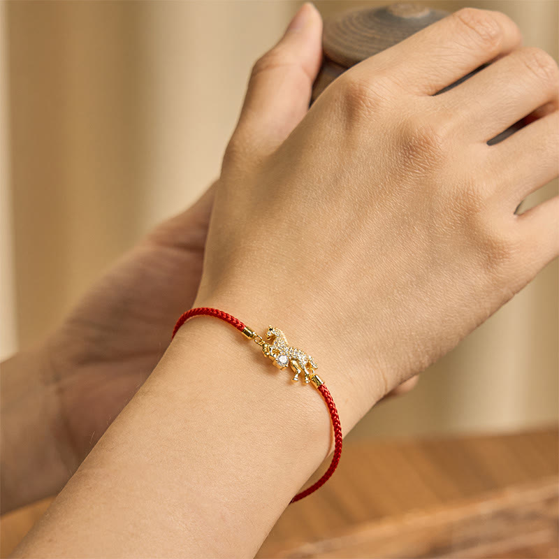 Pulsera ajustable de hilo rojo con Buddha Stones en plata de ley 925 y el año del caballo dorado. - image 2