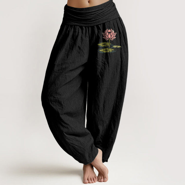 Pantalones bombachos de cintura elástica para mujer, de algodón puro con estampado de hojas y flores de loto de Buddha Stones. - Negro - US16，UK/AU20，EU48 (3XL) - image 0